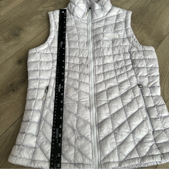 The North Face Women’s Thermoball Vest icy lavender size Small quilted puffer - Picture 7 of 9